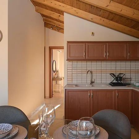 Meltemi Apts Charming Penthouse شقة *