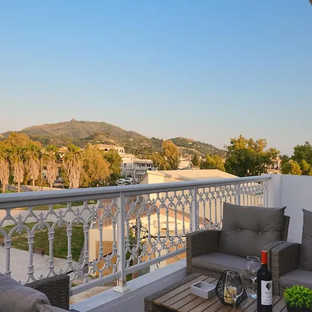 Meltemi Apts Charming Penthouse شقة