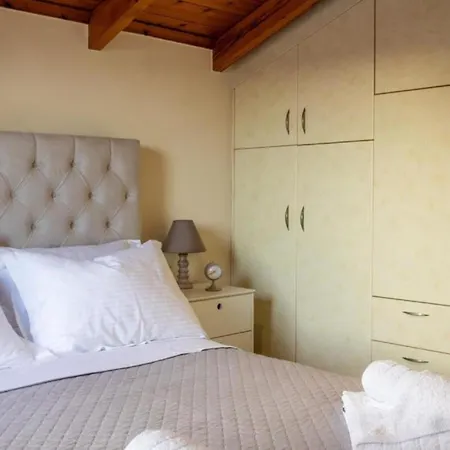 Meltemi Apts Charming Penthouse *