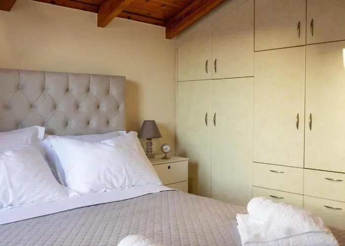 Meltemi Apts Charming Penthouse *